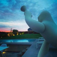 Qeeboo Kong Lampada Gorilla a LED da Terra con Braccio