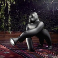 Qeeboo Kong Lampada Gorilla a LED da Terra con Braccio