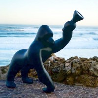 Qeeboo Kong Lampada Gorilla a LED da Terra con Braccio