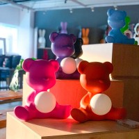 Qeeboo Teddy Girl Lampada Orsetto LED da Tavolo Ricaricabile By