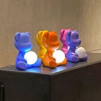 Qeeboo Teddy Girl Lampada Orsetto LED da Tavolo Ricaricabile By