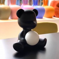 Qeeboo Teddy Girl Lampada Orsetto LED da Tavolo Ricaricabile By