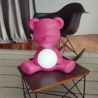 Qeeboo Teddy Girl Lampada Orsetto LED da Tavolo Ricaricabile By