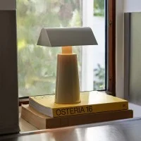 &Tradition Caret MF1 Lampada da Tavolo Wireless a Batteria