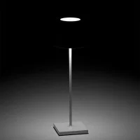 Zafferano POLDINA PRO LED Lampada da Tavolo A Batteria USB Con Base Ricaricabile Per Esterno Zafferano POLDINA PRO LED Lampada da Tavolo A Batteria USB Con Base Ricaricabile Per Esterno