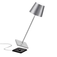 Zafferano POLDINA PRO LED Lampada da Tavolo A Batteria USB Con Base Ricaricabile Per Esterno Zafferano POLDINA PRO LED Lampada da Tavolo A Batteria USB Con Base Ricaricabile Per Esterno