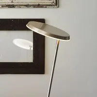 Oluce Amanita Lampada LED da Terra Inclinata By Mariana P. Soto