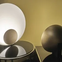 Oluce Siro Lampada Curva LED Dimmerabile da Tavolo By M. Perla