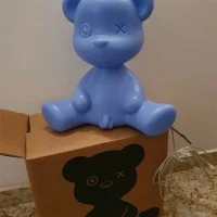 Qeeboo Teddy Boy Lampada Orsetto da Tavolo con Cavo By Giovannoni