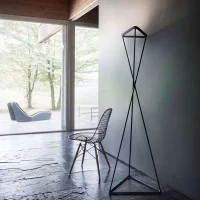 Luceplan Tango Lampada LED da Terra Triangolare Modulabile Luceplan Tango Lampada LED da Terra Triangolare Modulabile