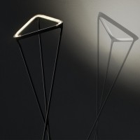 Luceplan Tango Lampada LED da Terra Triangolare Modulabile