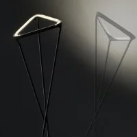 Luceplan Tango Lampada LED da Terra Triangolare Modulabile Luceplan Tango Lampada LED da Terra Triangolare Modulabile