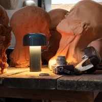 Flos Bellhop Lampada da Tavolo LED 2.5W 2700K ricaricabile USB 24 ore autonomia