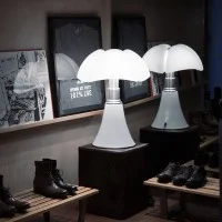 Martinelli Luce Pipistrello LED DIM Lampada da Tavolo By Gae Aulenti