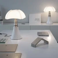 Martinelli Luce Pipistrello MED Lampada LED da Tavolo By Gae Aulenti
