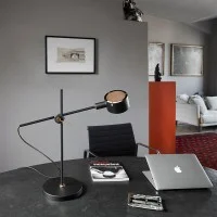Oluce G.O. Lampada LED Storica da Tavolo Minimale Orientabile