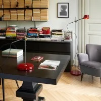 Oluce G.O. Lampada LED Storica da Tavolo Minimale Orientabile