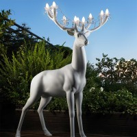 Qeeboo Sherwood Cervo Decorativo con Lampadario per Esterno