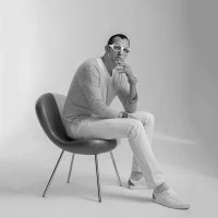 Fontana Arte Kinx Lampada Led da Tavolo Orientabile e Dimmerabile Fontana Arte Kinx Lampada Led da Tavolo Orientabile e Dimmerabile