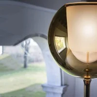 Penta Glo Lampada da Terra Elegante Dimmerabile con Diffusore Sferico