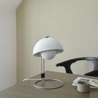&Tradition Flowerpot VP4 Adjustable Table Lamp