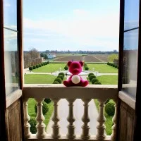 Qeeboo Teddy Girl Velvet lampada da tavolo ricaricabile