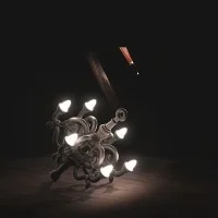 Qeeboo Fallen Chandelier M lampada da terra decorativa