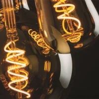 Lampadina LED Curved Vintage ST64 E27 5W 2000K 250lm Ambrata