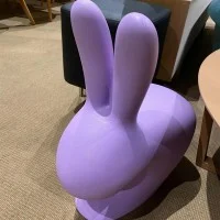 Qeeboo Rabbit Chair sedia decorativa