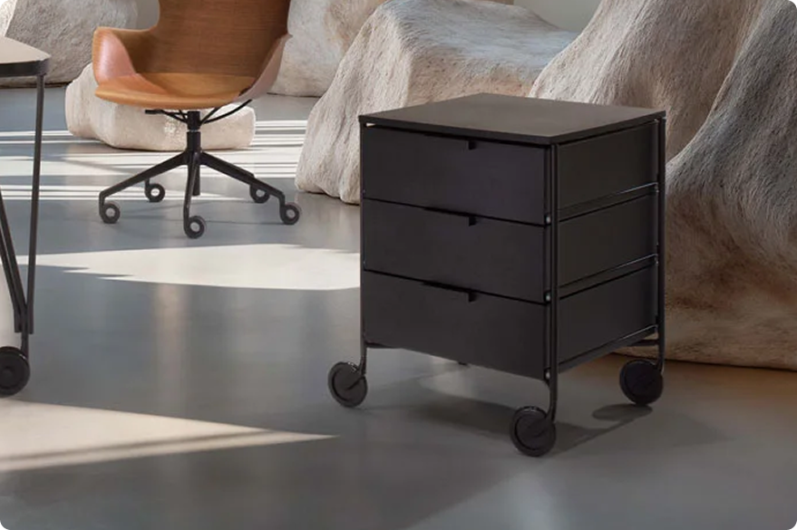 Bedside tables and chests of drawers