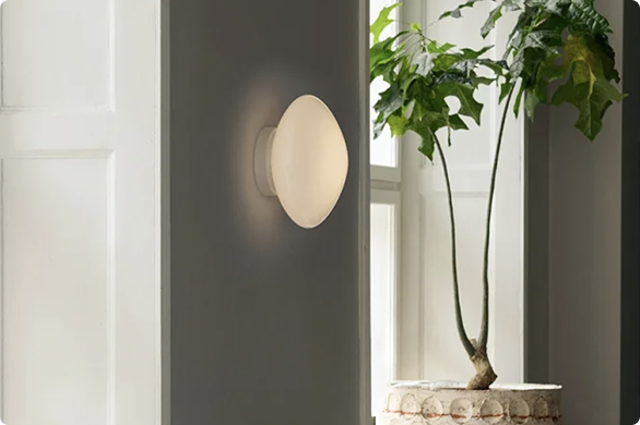 Battery-powered lamps