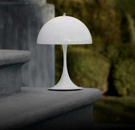 Panthella Louis Poulsen: harmony between form and light.