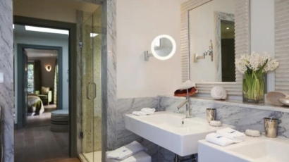 Why choose mirrors with integrated LED